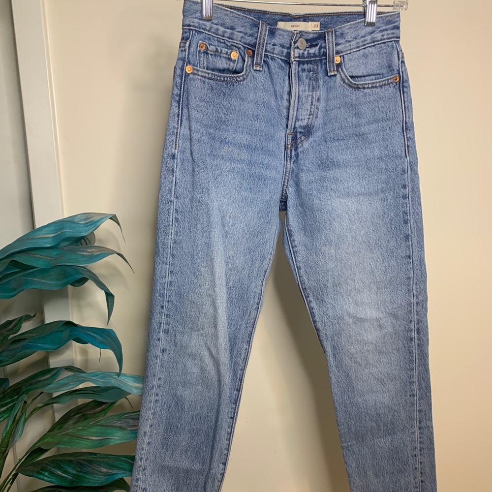 LEVI’S Vintage Straight-Leg Jeans Wedgie